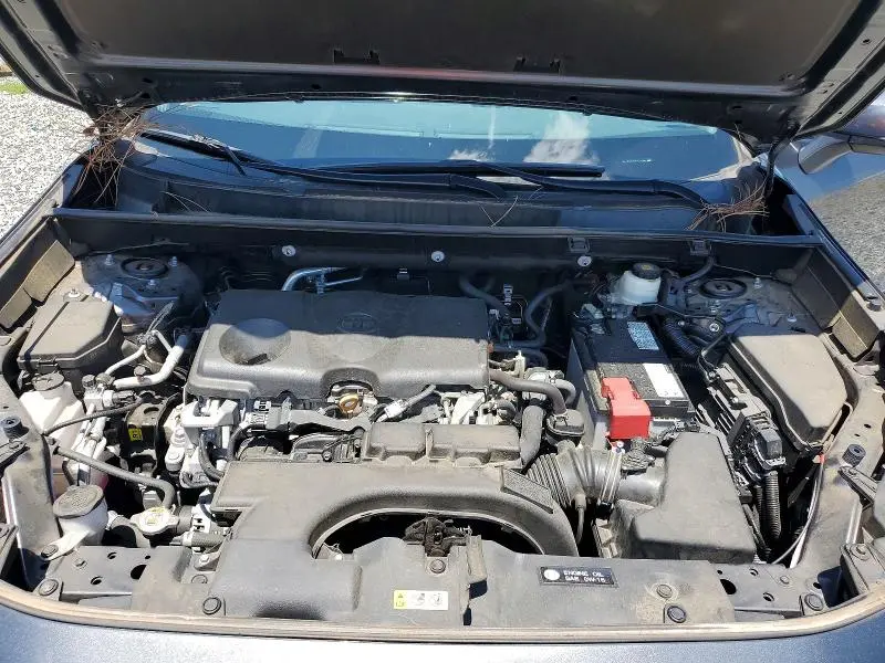 2021 TOYOTA RAV4 XLE  
