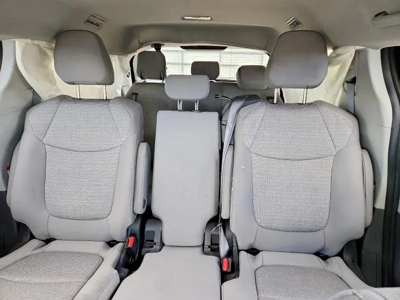 2022 TOYOTA SIENNA LE  