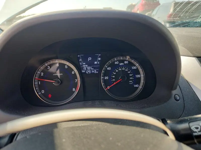 2012 HYUNDAI ACCENT SE  