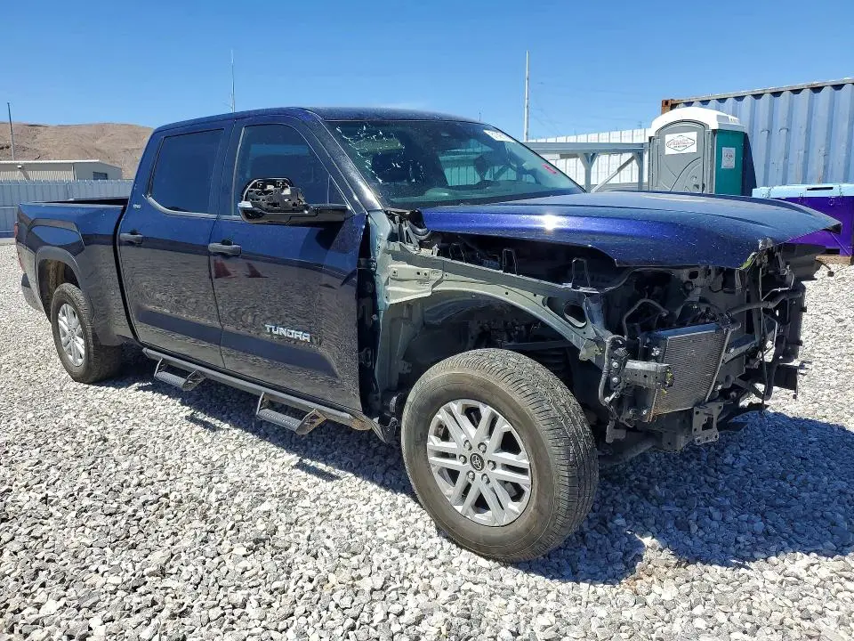 2022 TOYOTA TUNDRA CREWMAX SR5  