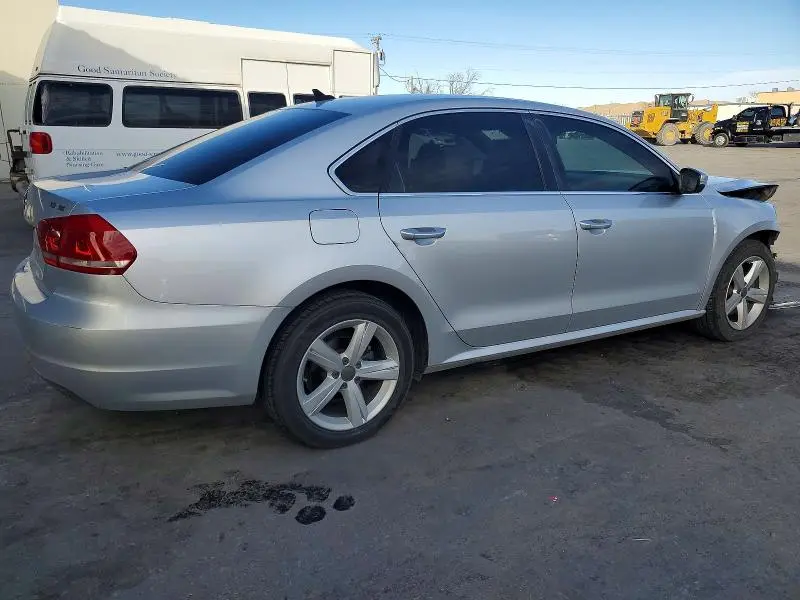 2013 VOLKSWAGEN PASSAT SE  