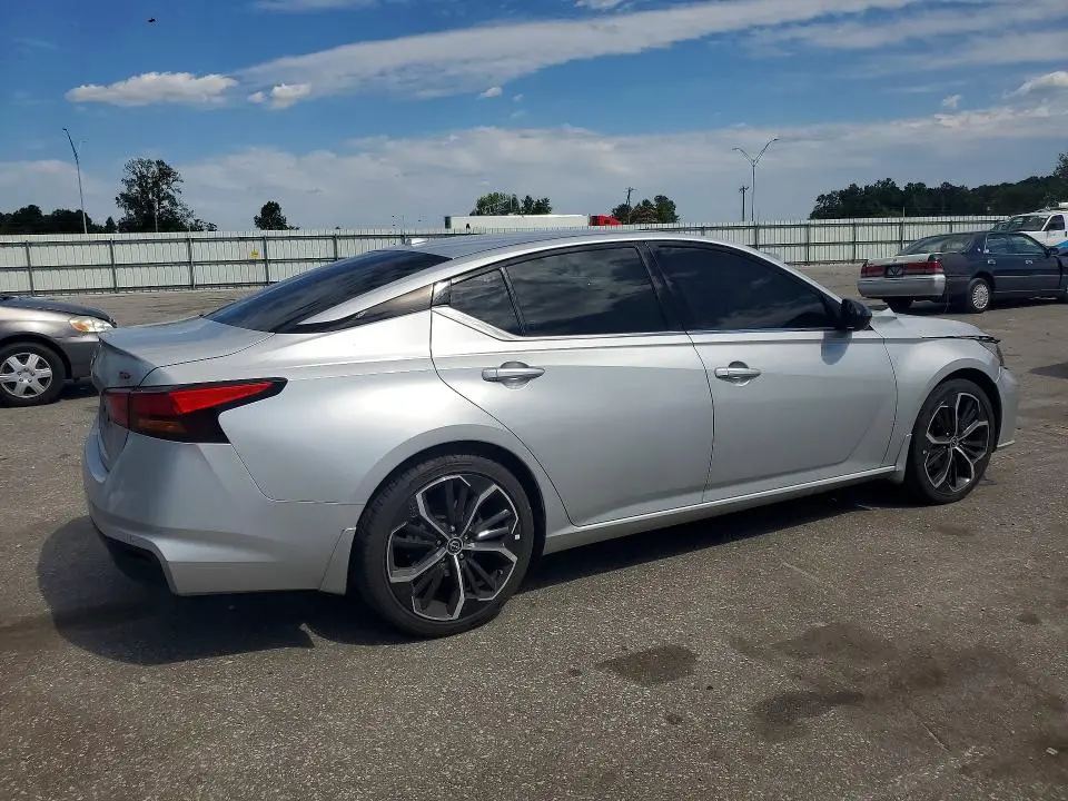 2024 NISSAN ALTIMA SR  