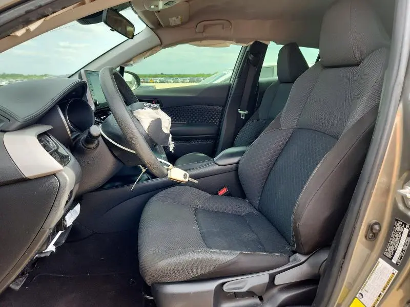 2021 TOYOTA C-HR LE  