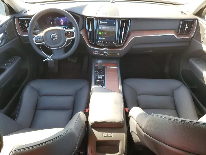 2023 VOLVO XC60 PLUS  