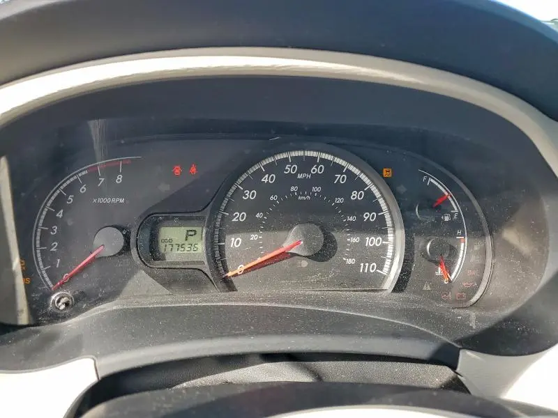 2011 TOYOTA SIENNA LE  