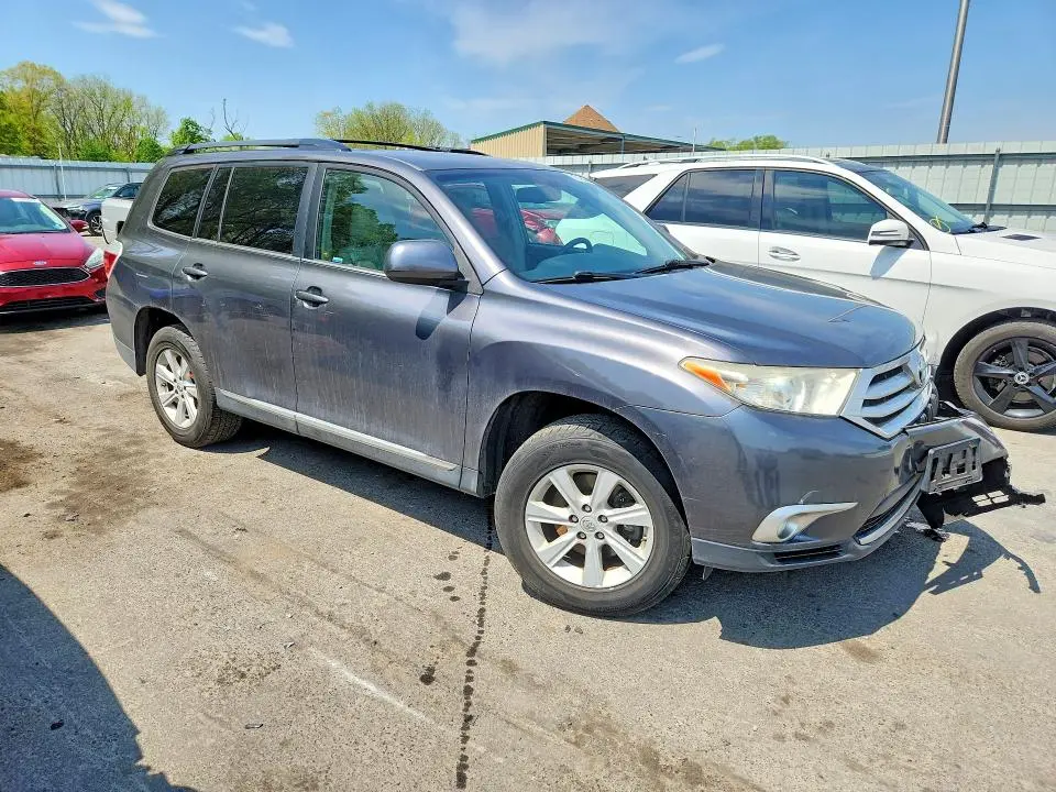 2013 TOYOTA HIGHLANDER SE  