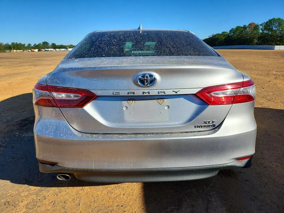 2020 TOYOTA CAMRY XLE  