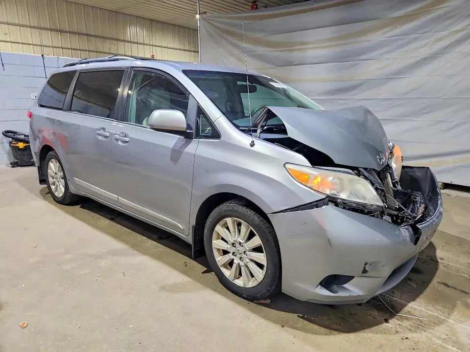 2011 TOYOTA SIENNA LE  