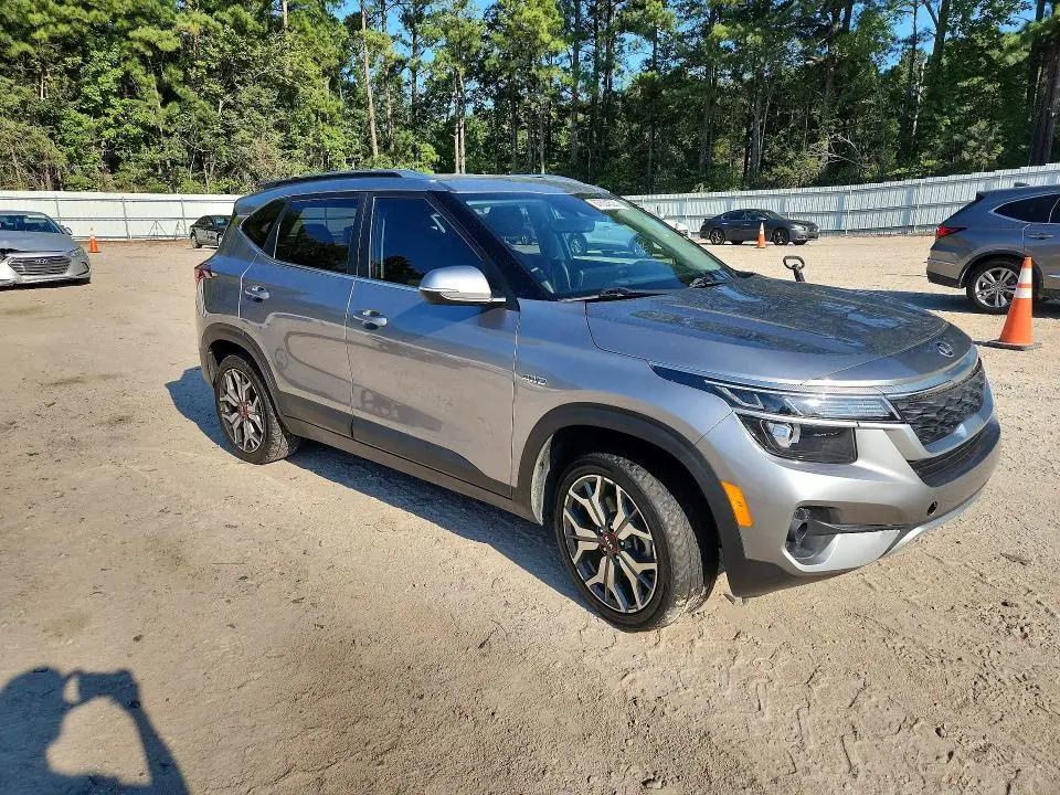 2021 KIA SELTOS S  