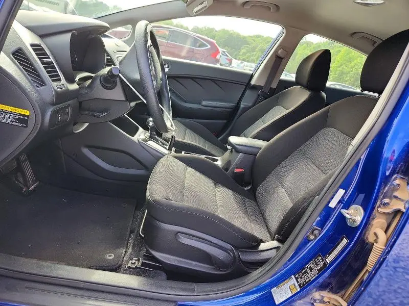 2017 KIA FORTE LX  