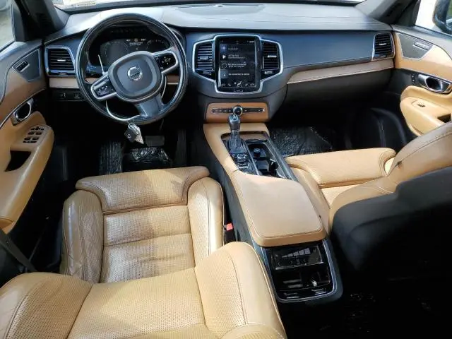 2017 VOLVO XC90 T6  