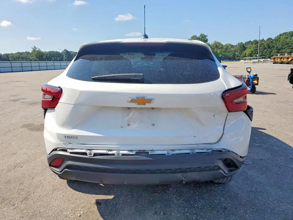 2024 CHEVROLET TRAX LS  