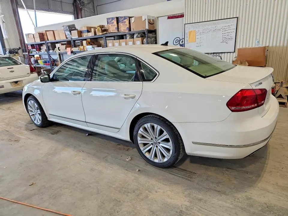 2013 VOLKSWAGEN PASSAT SE  