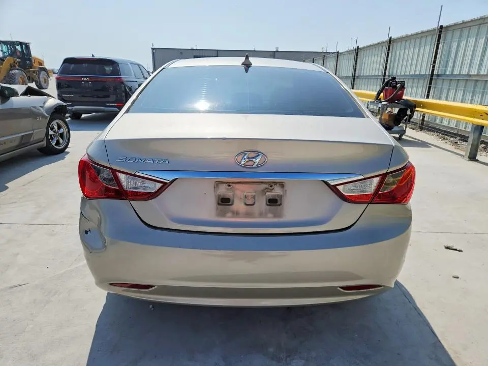 2011 HYUNDAI SONATA GLS  