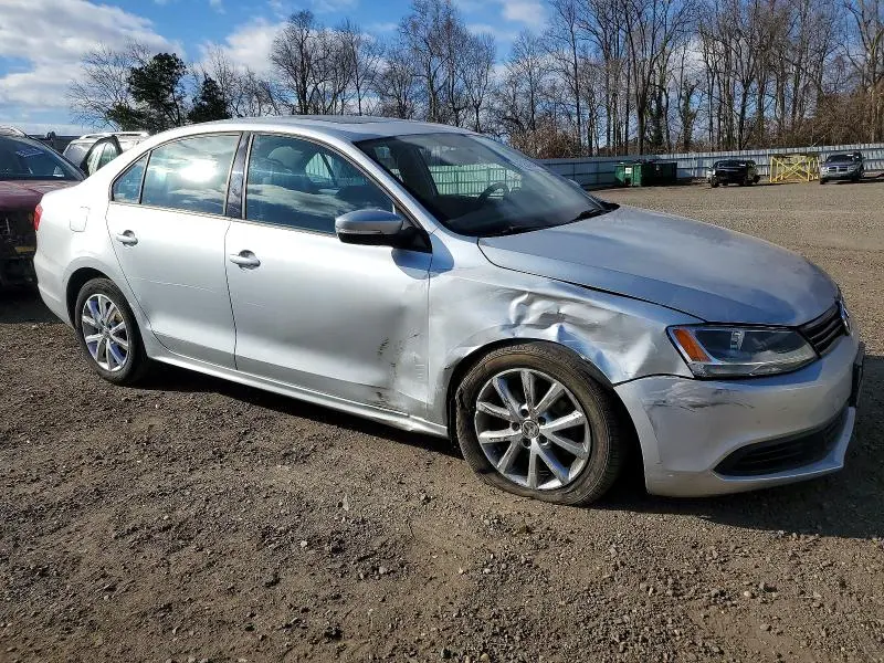 2011 VOLKSWAGEN JETTA SE  