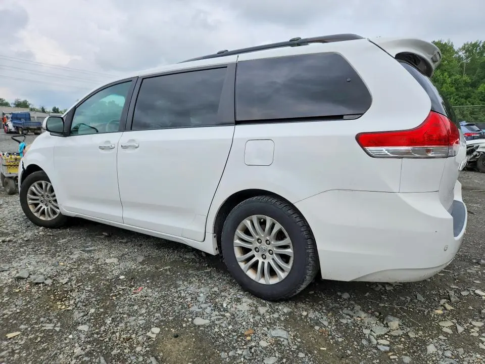 2012 TOYOTA SIENNA XLE 8-PASSENGER  