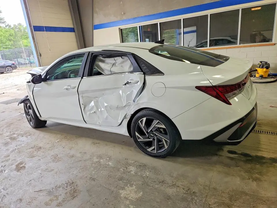 2024 HYUNDAI ELANTRA SEL  