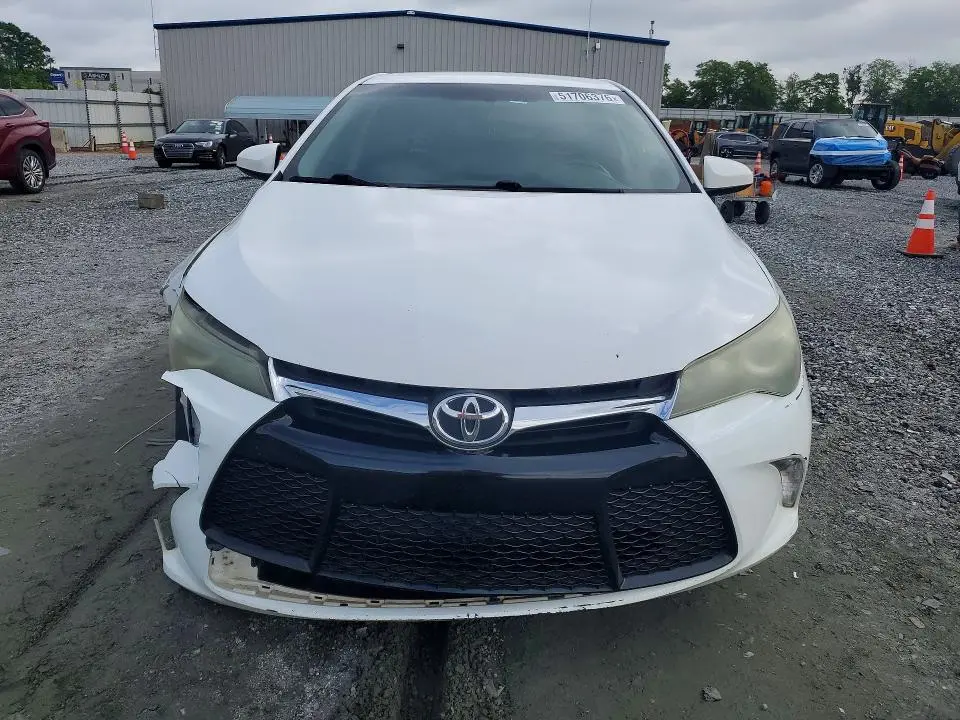 2016 TOYOTA CAMRY SE  