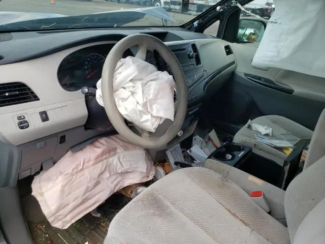 2013 TOYOTA SIENNA LE  