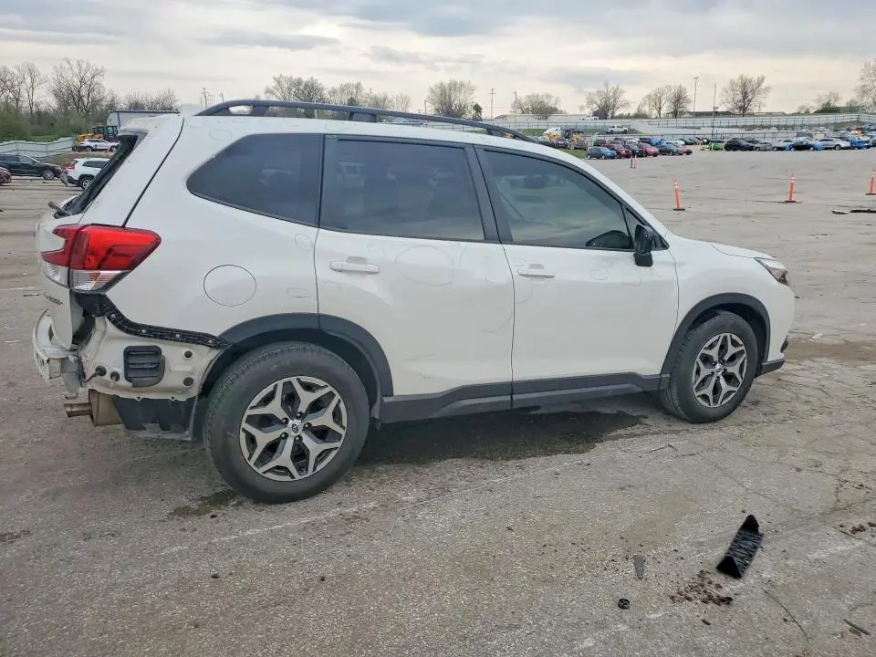 2022 SUBARU FORESTER PREMIUM  