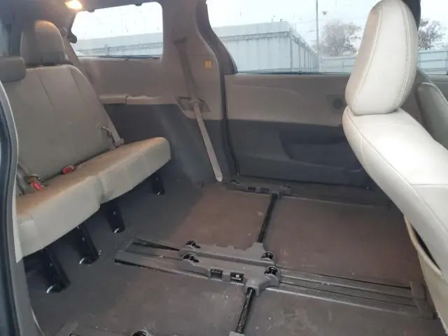 2011 TOYOTA SIENNA XLE  