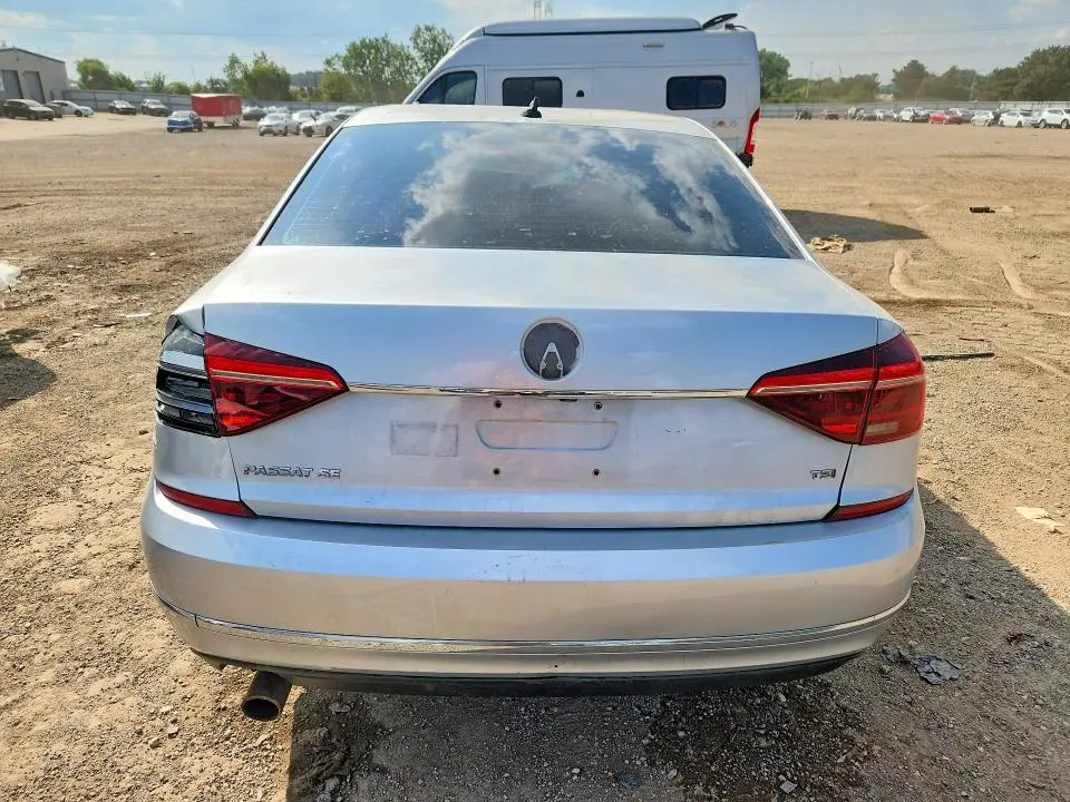 2018 VOLKSWAGEN PASSAT SE  