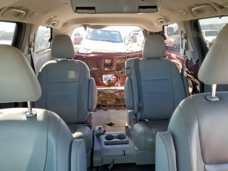 2018 TOYOTA SIENNA XLE  