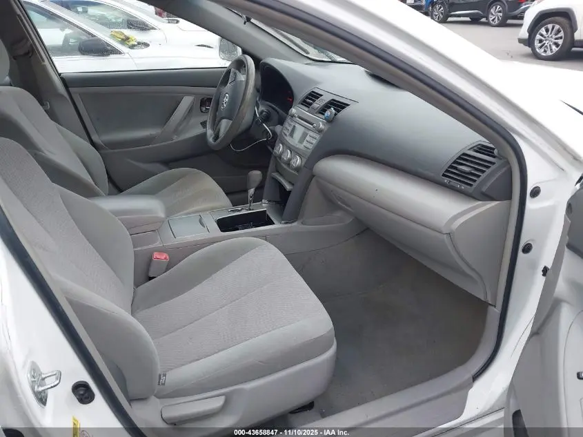 2011 TOYOTA CAMRY LE