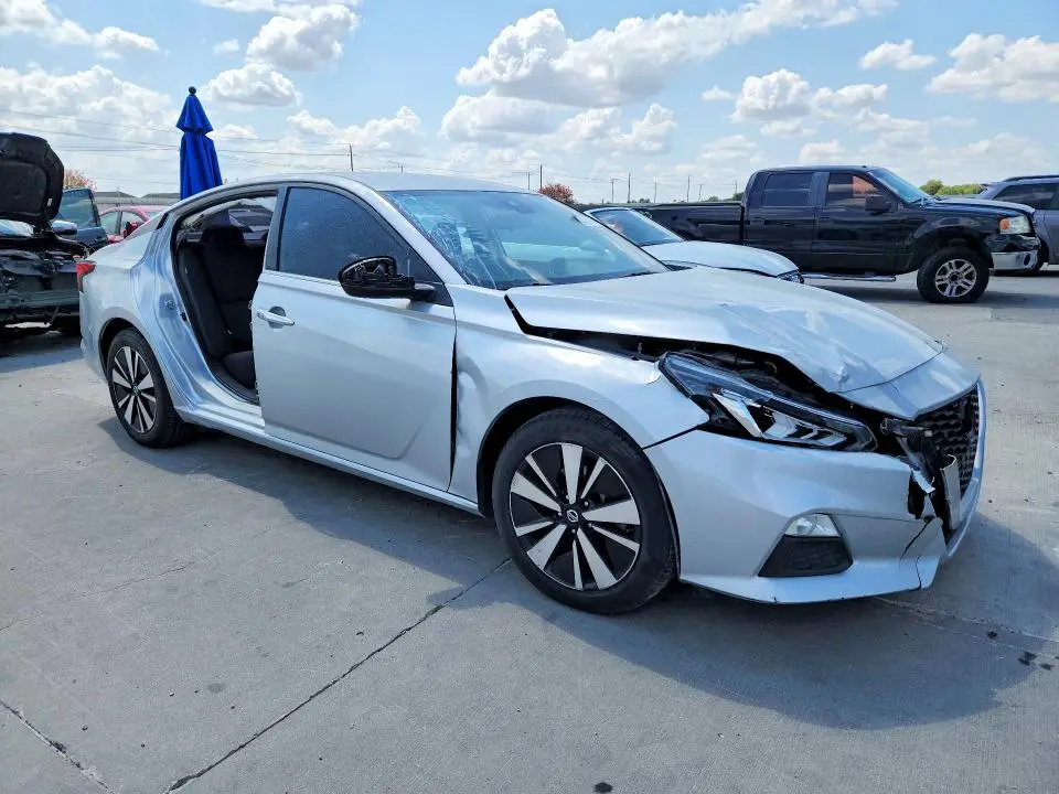 2022 NISSAN ALTIMA SV  