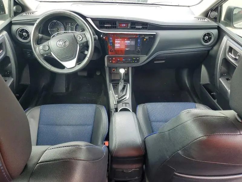 2017 TOYOTA COROLLA SE  