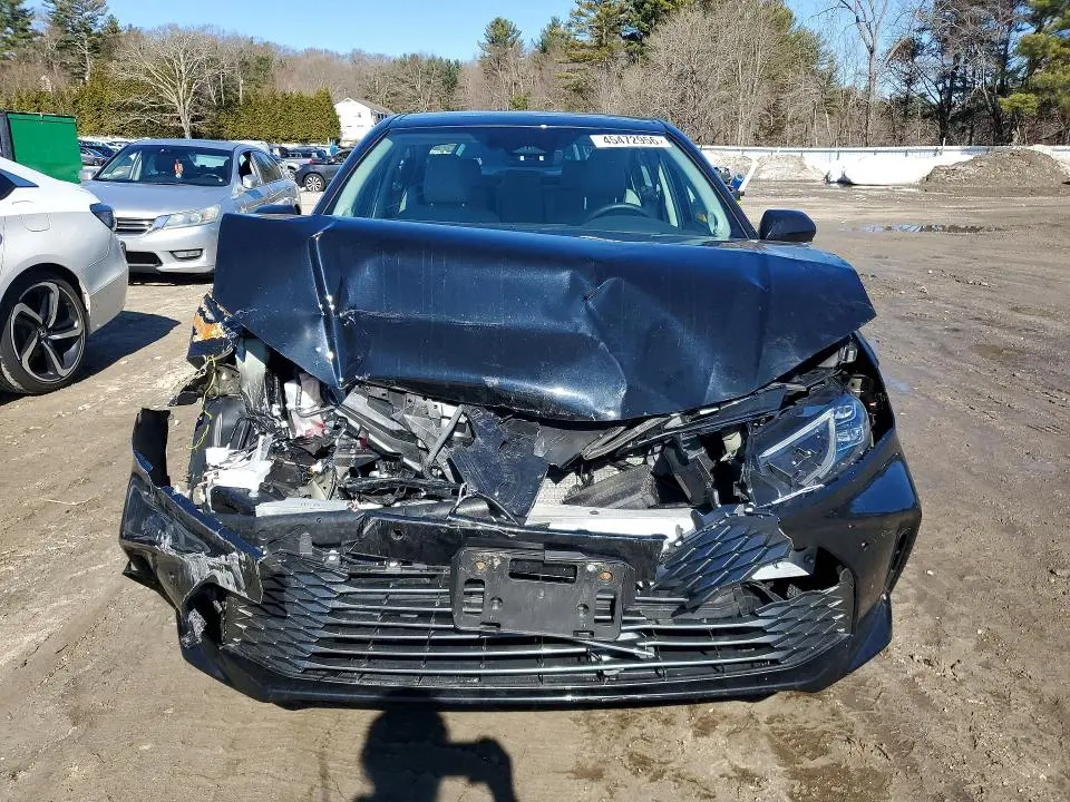 2025 TOYOTA CAMRY XLE  