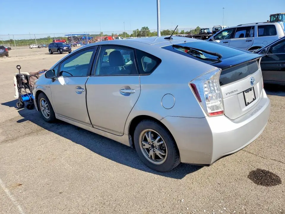 2010 TOYOTA PRIUS III  