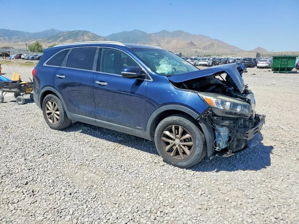 2017 KIA SORENTO LX  