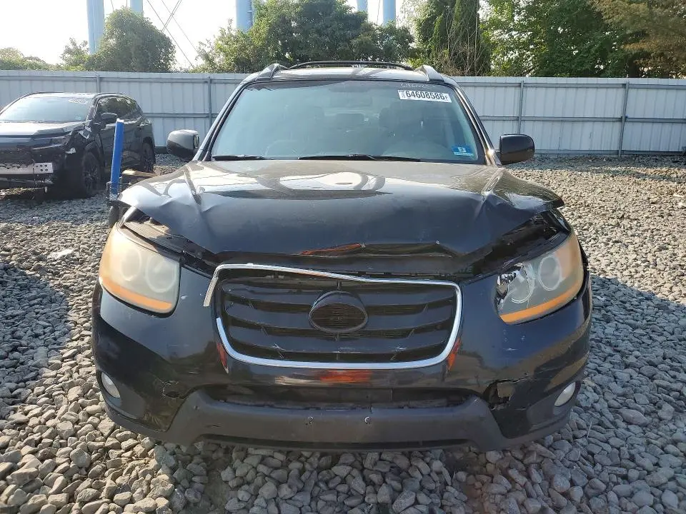 2011 HYUNDAI SANTA FE SE  