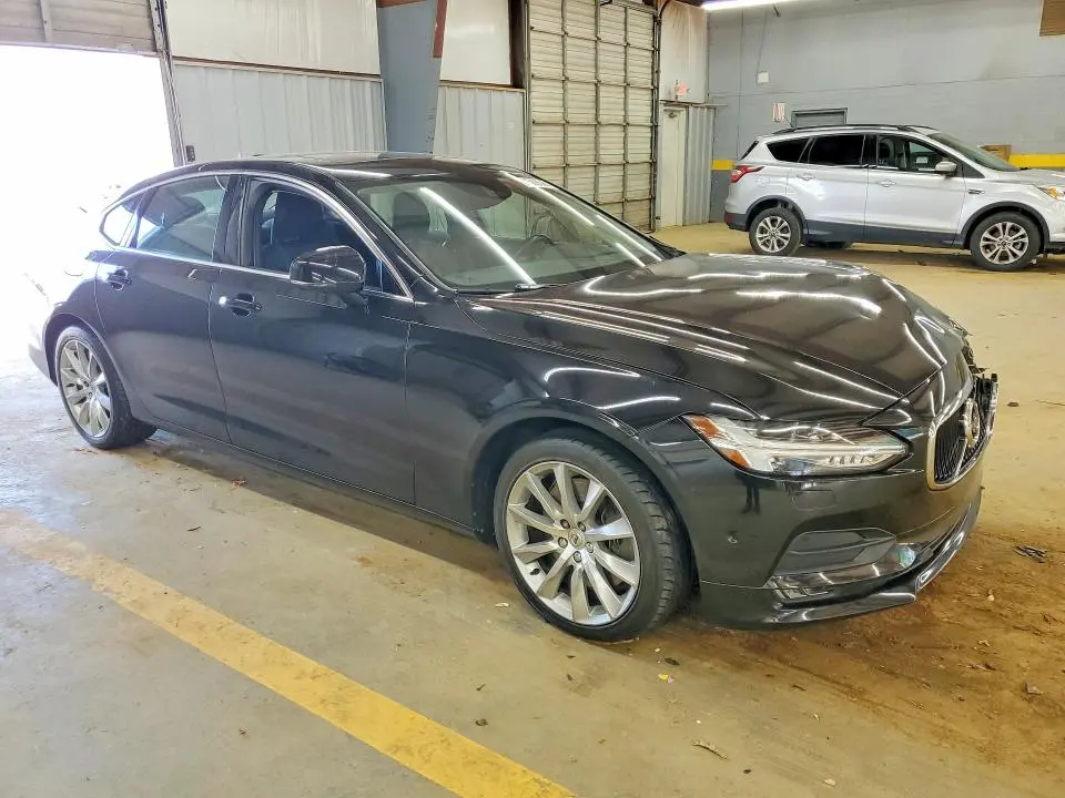 2017 VOLVO S90 T6 MOMENTUM  
