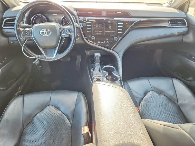2020 TOYOTA CAMRY XLE  