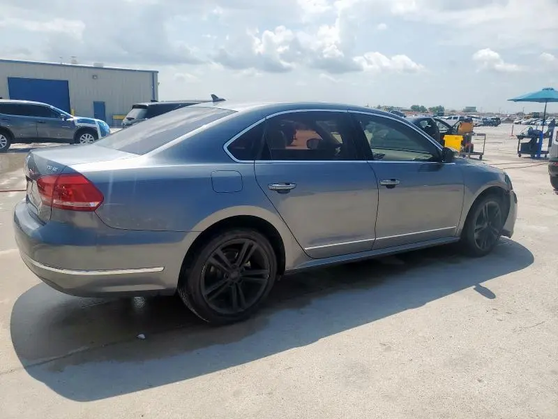 2015 VOLKSWAGEN PASSAT SE  
