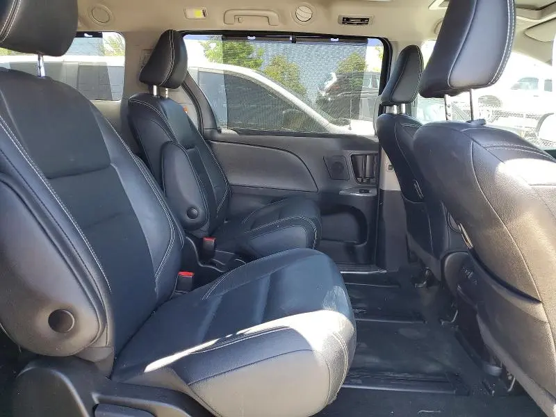 2019 TOYOTA SIENNA SE PREMIUM 7-PASSENGER  