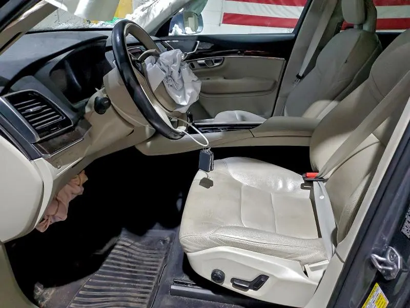 2017 VOLVO XC90 T6  