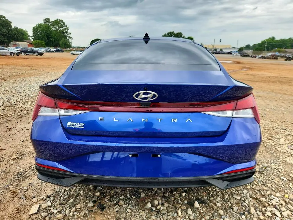 2021 HYUNDAI ELANTRA SE  
