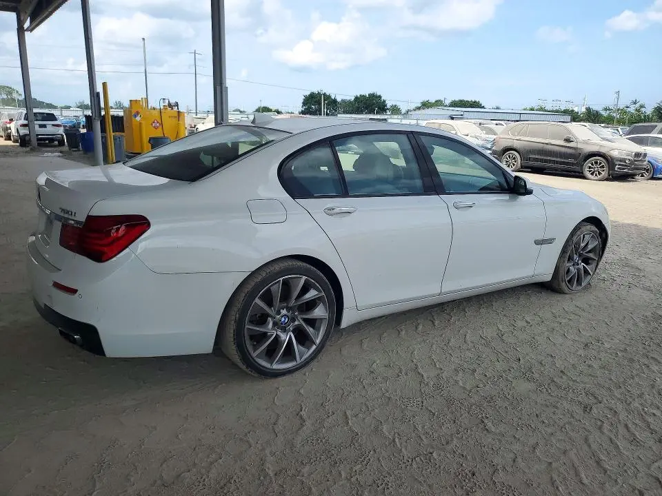 2013 BMW 750 I  