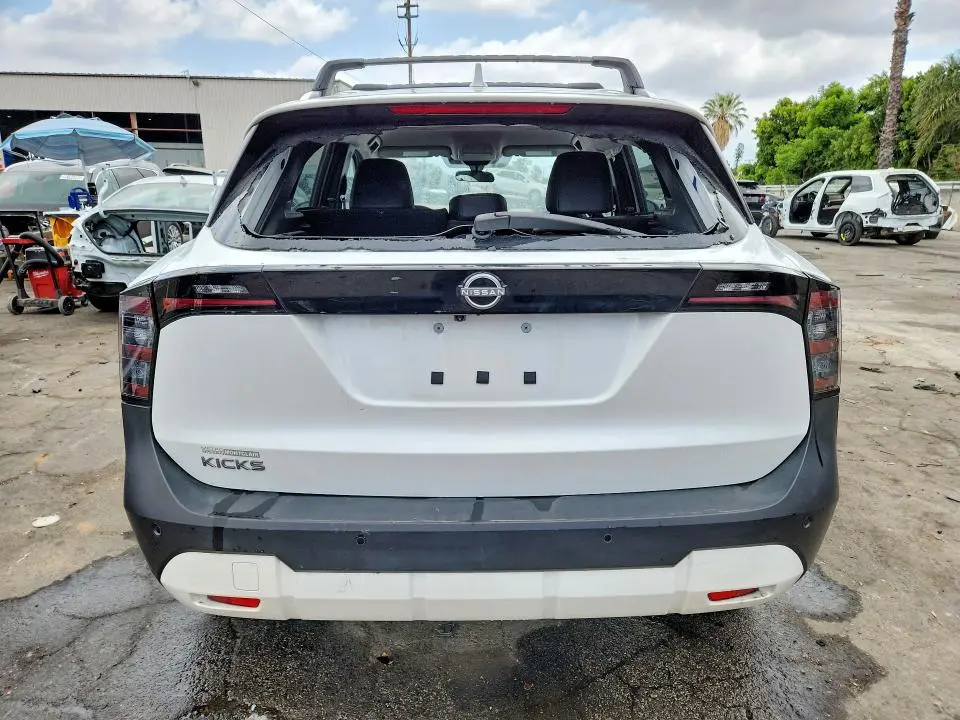 2025 NISSAN KICKS SR  