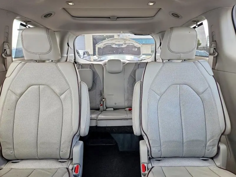 2017 CHRYSLER PACIFICA LIMITED  