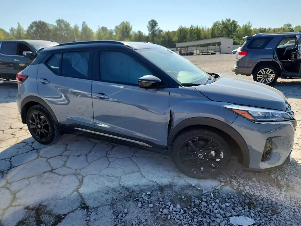 2022 NISSAN KICKS SR  