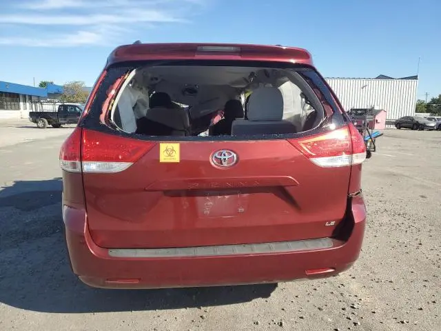 2011 TOYOTA SIENNA LE  