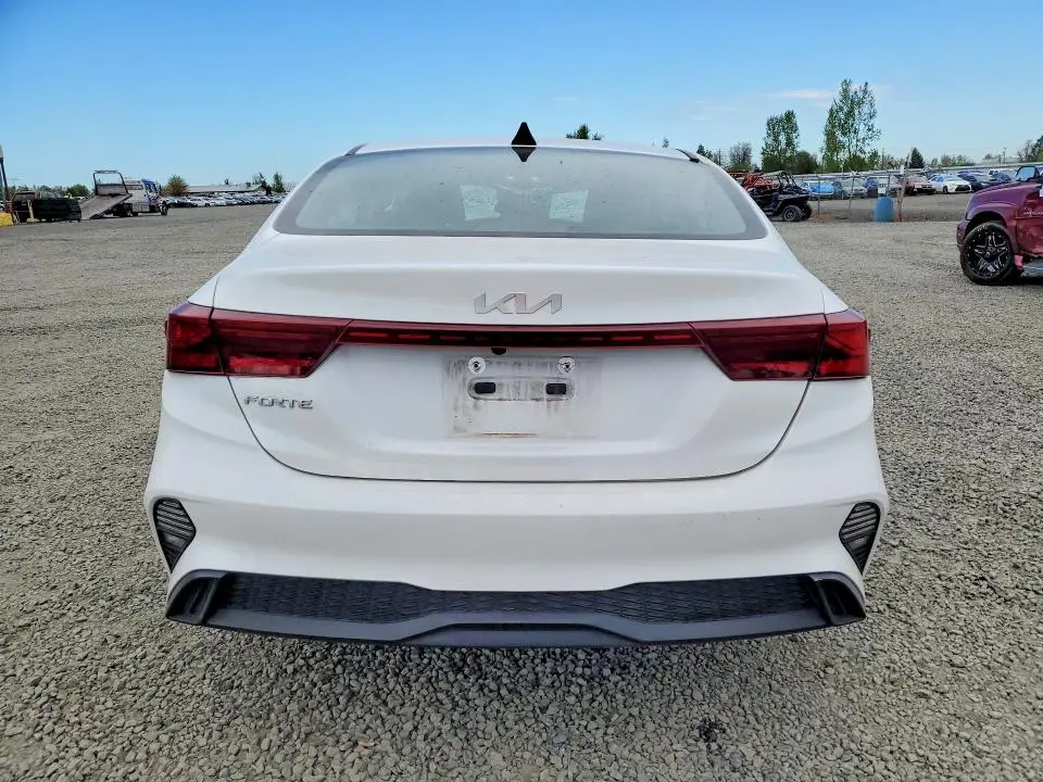 2023 KIA FORTE LXS  
