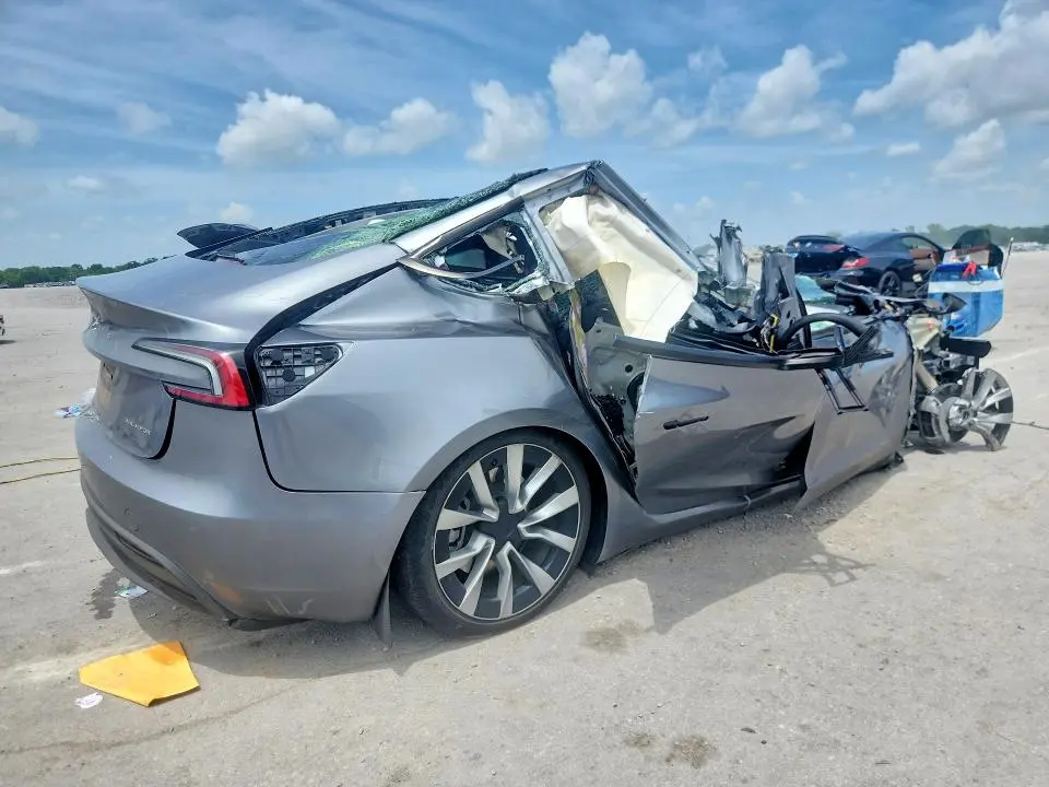2025 TESLA MODEL 3   