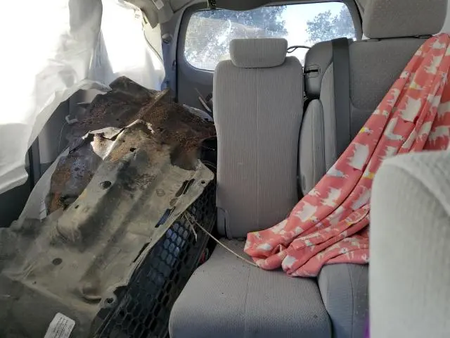 2017 TOYOTA SIENNA LE  