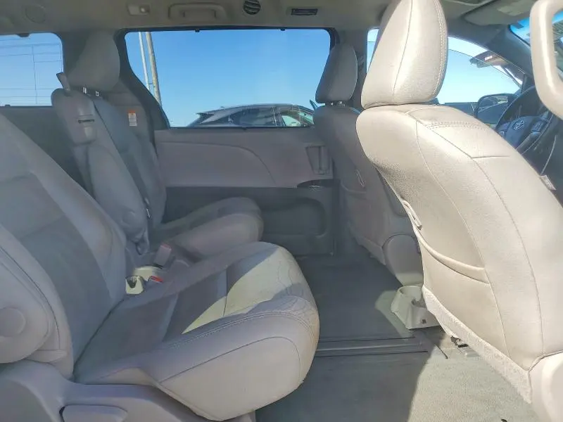 2017 TOYOTA SIENNA XLE 8-PASSENGER  