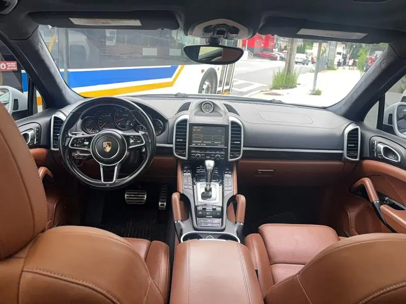 2016 PORSCHE CAYENNE GTS  